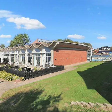 דירה 4 Person On A In